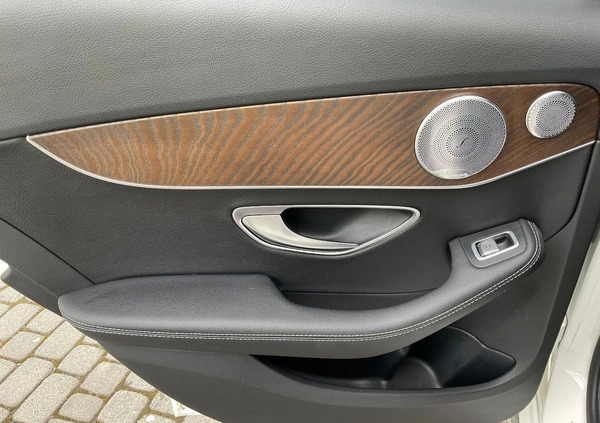 Mercedes-Benz Klasa C cena 109900 przebieg: 63631, rok produkcji 2017 z Kraków małe 562